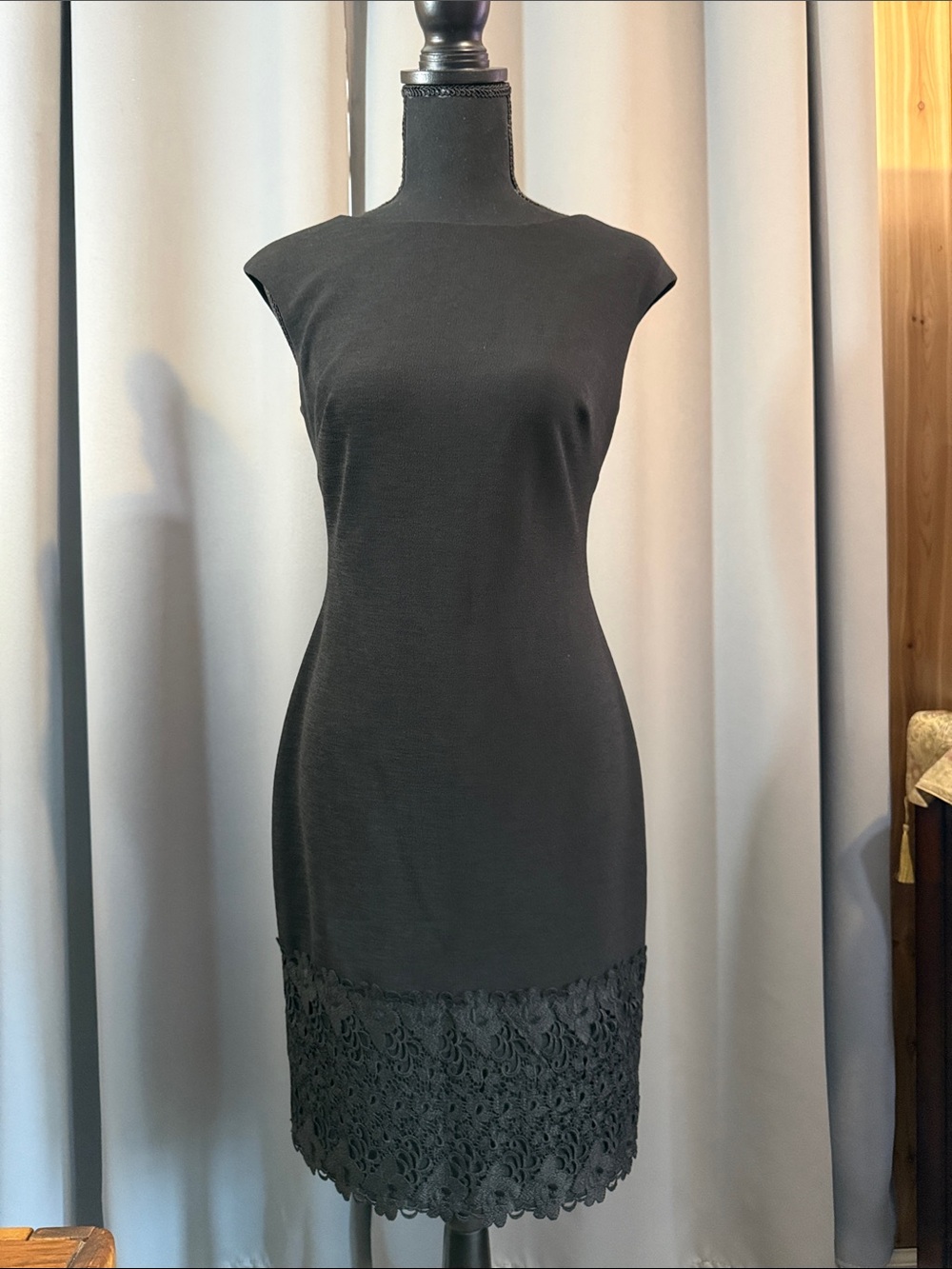 Maggy London Black Cap-Sleeve Midi Dress with Lace Hem